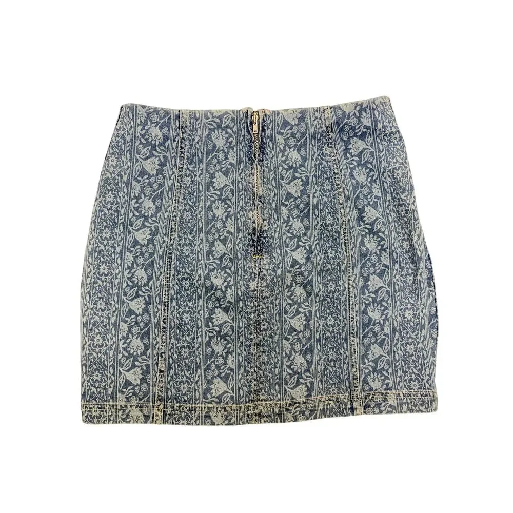 Free People Denim Mini Skirt Size 12 Blue Floral Boho Y2K Printed Jean Skirt